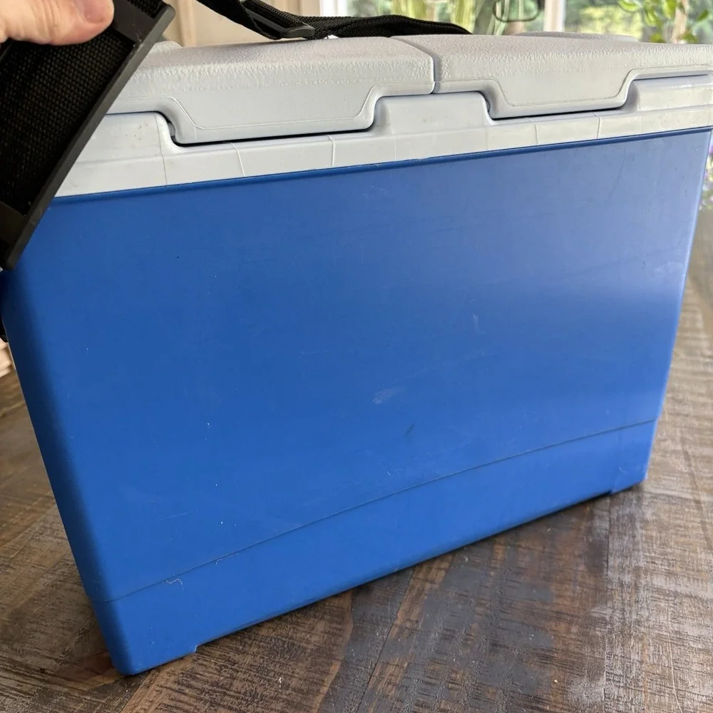 Vintage Rubbermaid Slim Cooler #1801 13 Qt Dual Open Lid Strap Blue